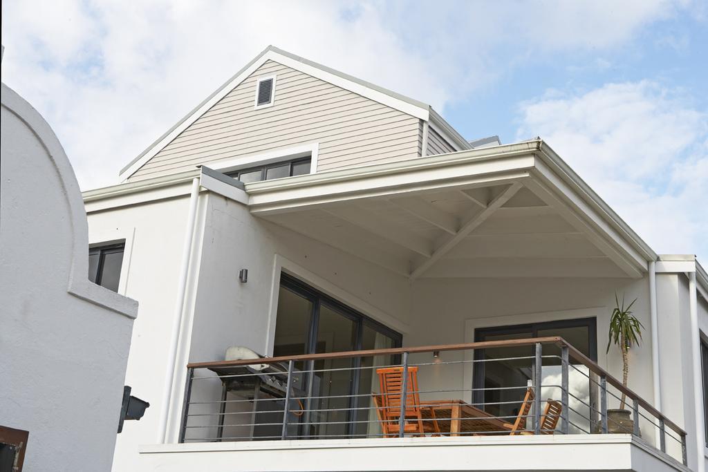 Marine Square Luxury Suites Hermanus Exterior foto