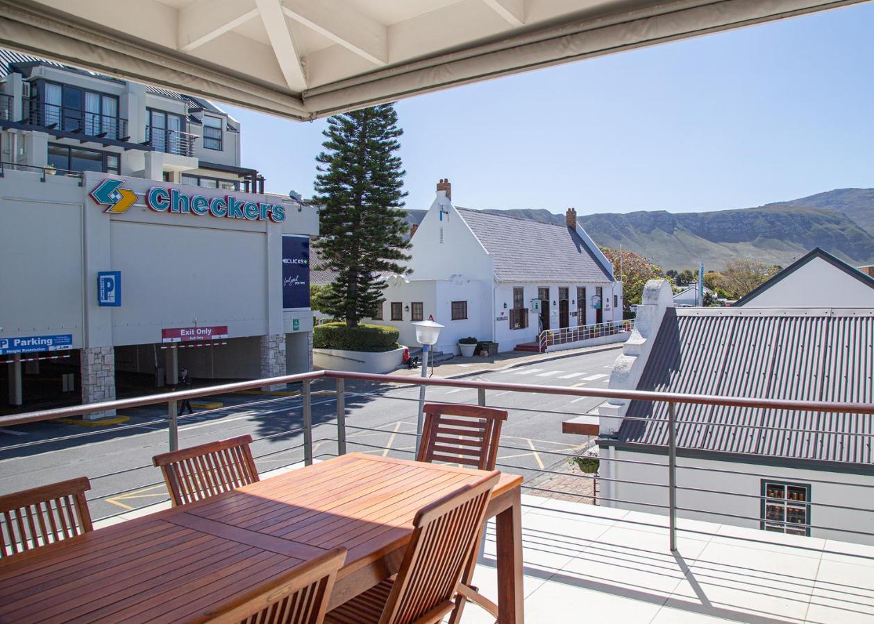 Marine Square Luxury Suites Hermanus Exterior foto